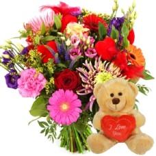 Bouquet with hearts + teddy bear I love you (Mothers Day bouquet with hearts and feathers + brown I love you cuddly toy)